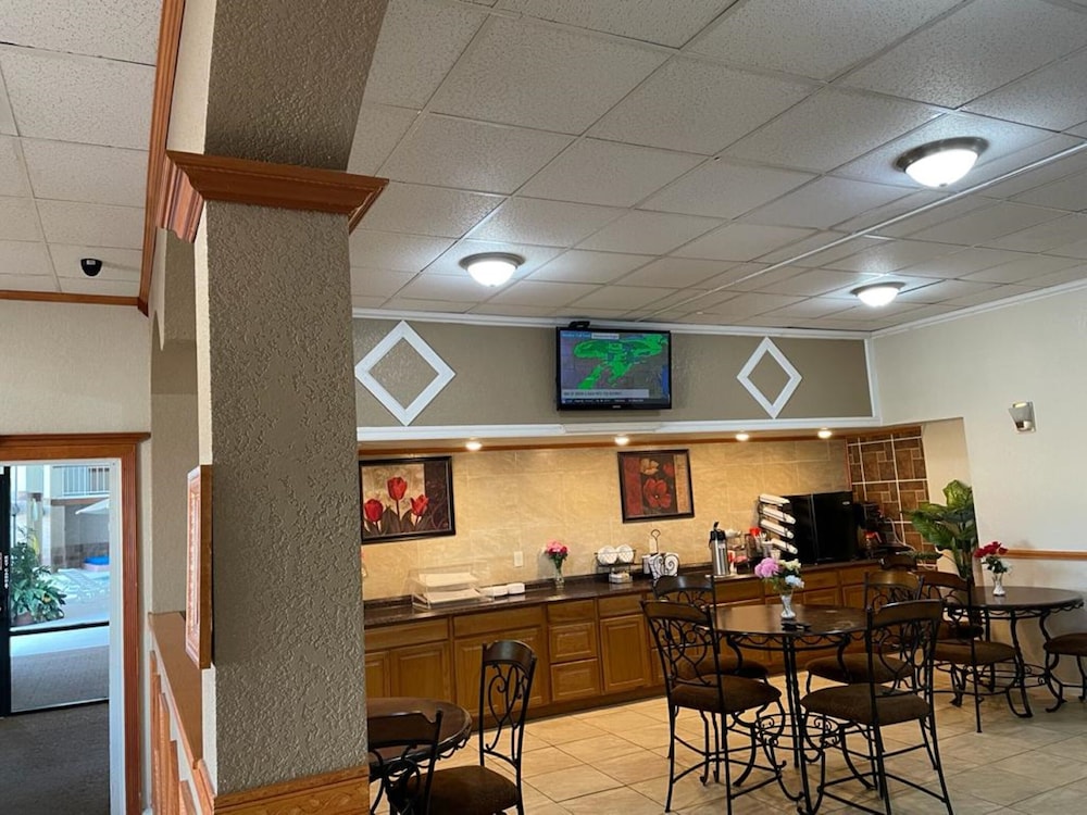 Knights Inn By Capital O Emporia I 35 - photo 100