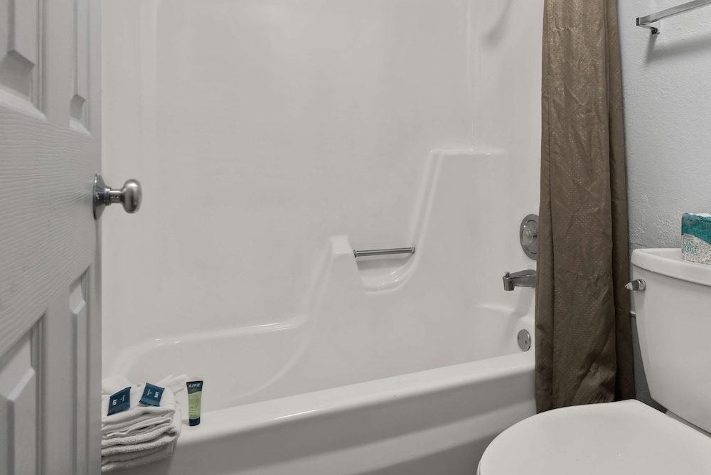 Americas Best Value Inn Bangor - photo 17