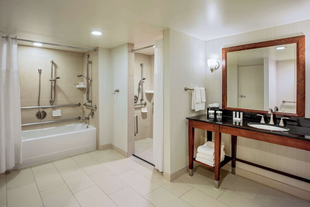 Embassy Suites by Hilton Boston Waltham - photo 40