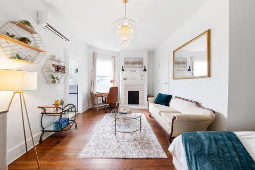 Historic Suite Near Mercer University and Downtown — 4-Star Luxury Hotel in Macon, United States