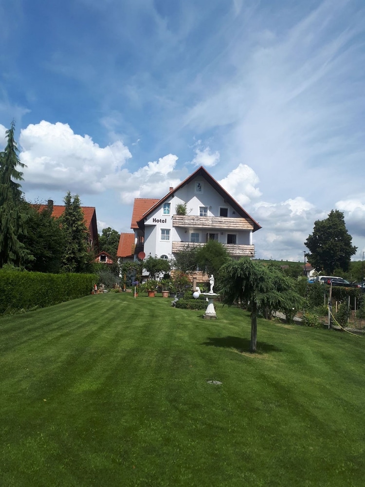 Hotel Pension Am Engelsberg — Sommerach — photo 2