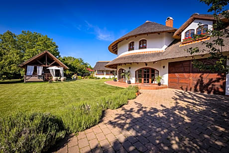 Butik Design Rooms — 4-Star Luxury Hotel in Abadszalok, Hungary