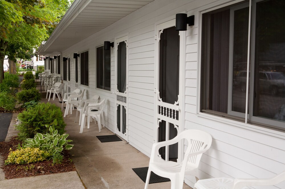 Cedar Court Inn - photo 50