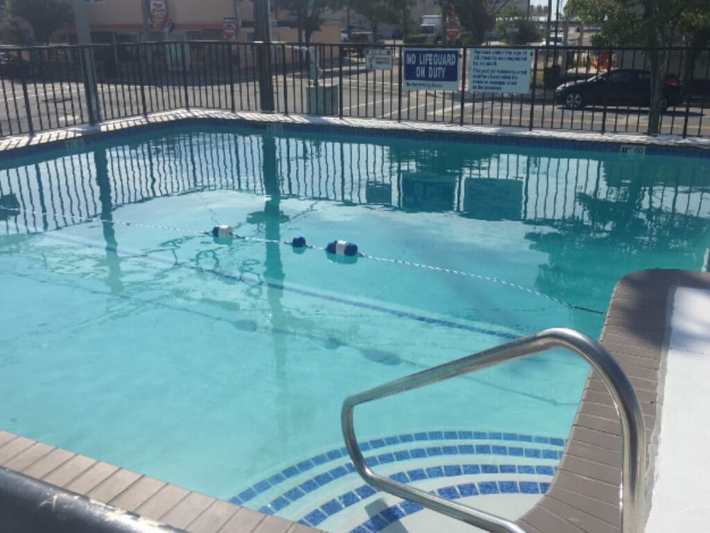 Surf Comber Motel - photo 17