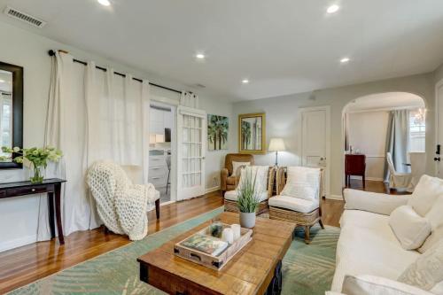 Happy Coastal Cottage for 6 — 4-Star Luxury Hotel in Jacksonville, United States