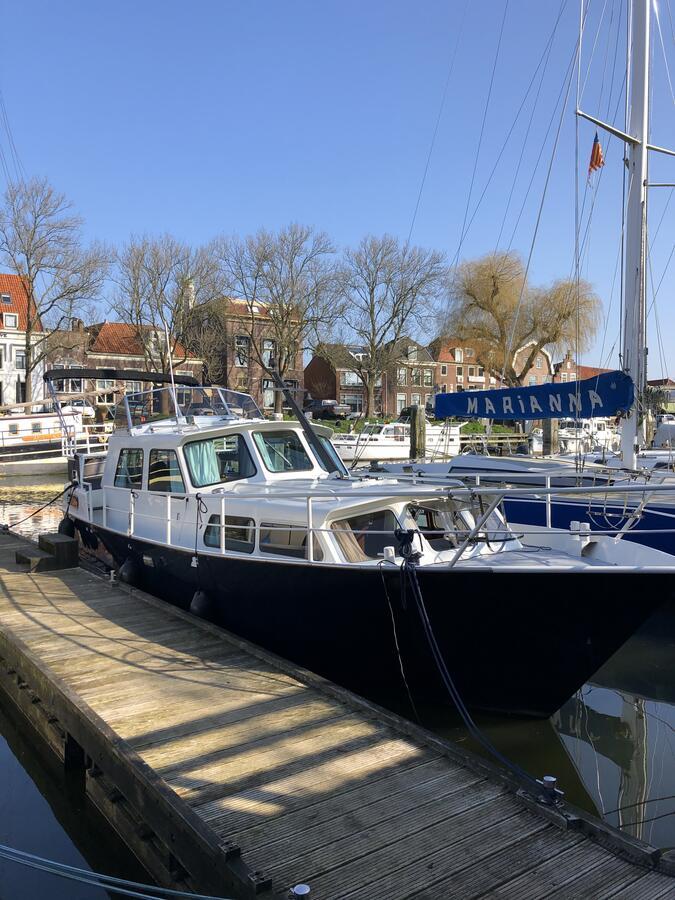 Boot & Breakfast slapen op het water — hotel in Enkhuizen