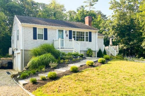 Periwinkle House — 4-Star Luxury Hotel in Harwich, United States