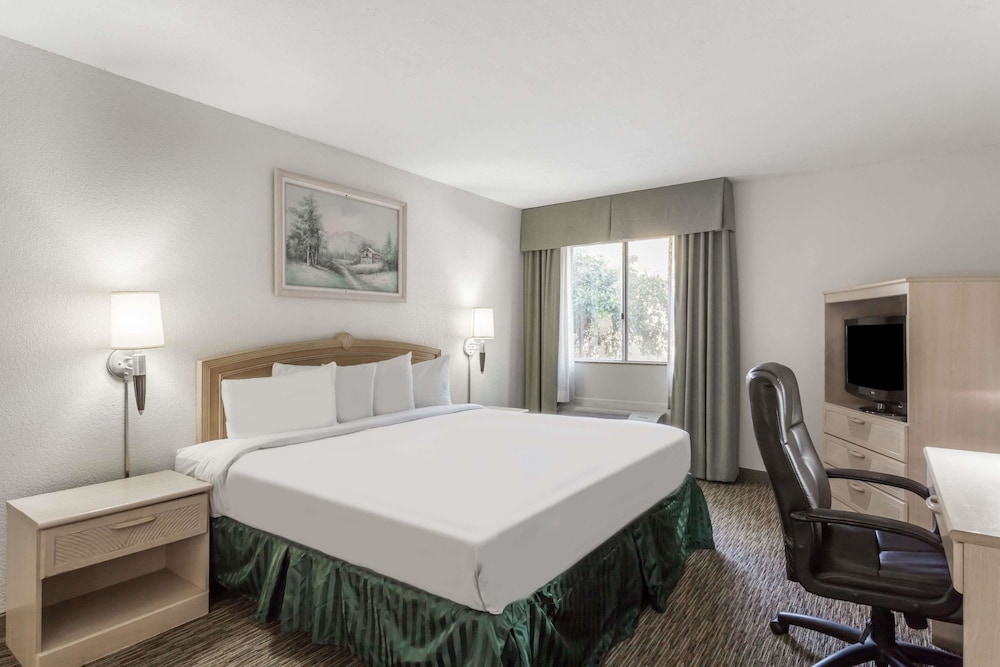 Days Hotel By Wyndham Peoria Glendale Area - photo 8
