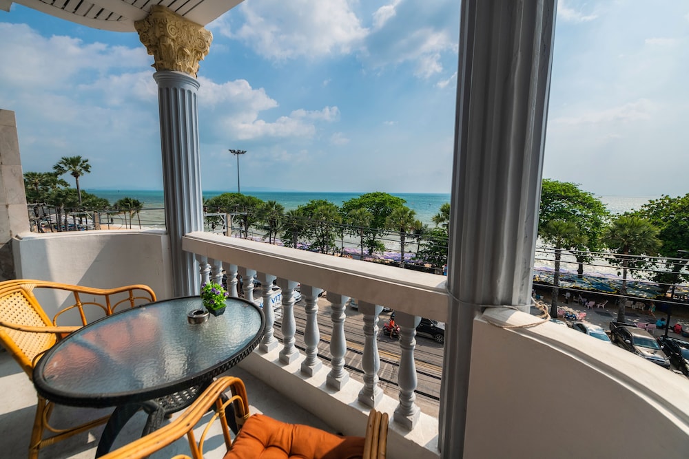 Happy Vikings Beachfront - last minute hotel in Pattaya