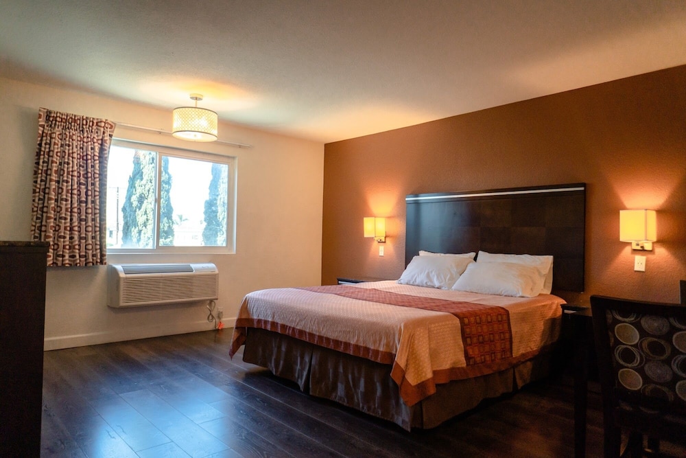 Maywood Inn - photo 16