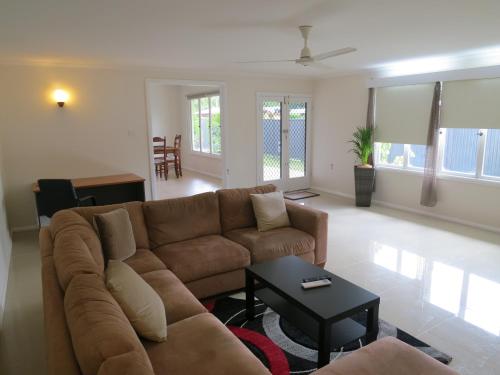 Edge Hill Clean & Green Cairns 7 Minutes from the Airport 7 Minutes to Cairns CBD & Reef Fleet Terminal — 4-Star Luxury Hotel in Cairns, Australia