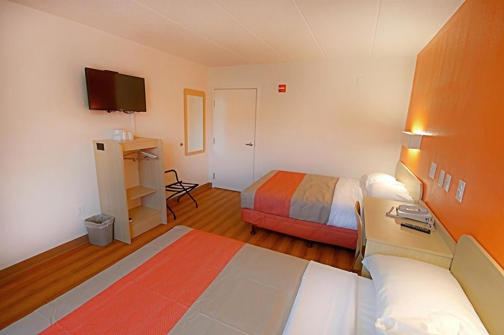 Days Inn by Wyndham Charleston WV - photo 7