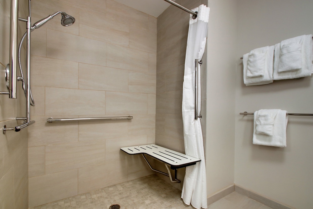 Holiday Inn Express and Suites Elizabethtown North by IHG - photo 13