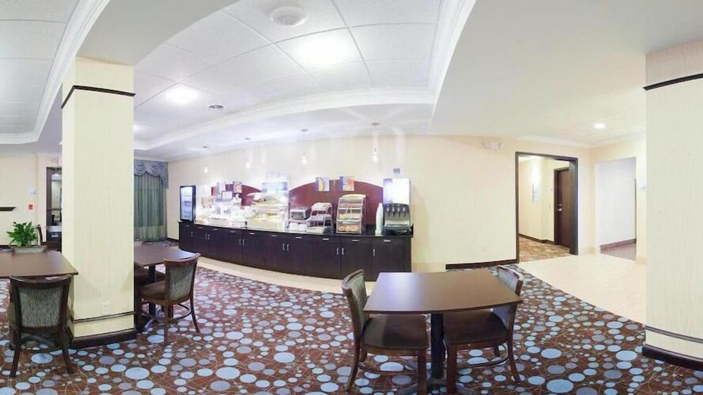 Holiday Inn Express Hotel & Suites Lebanon by IHG - photo 21