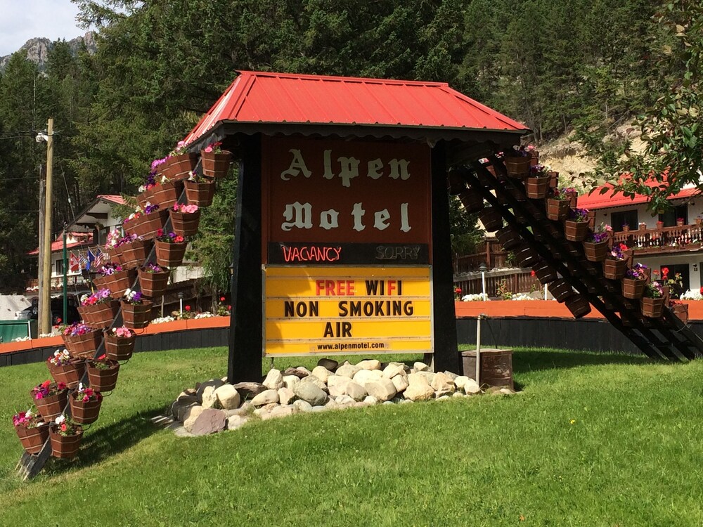 Alpen Motel in Calgary, Canada