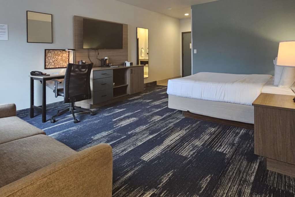 Edgewater Inn and Suites an Ascend Collection Hotel - photo 17