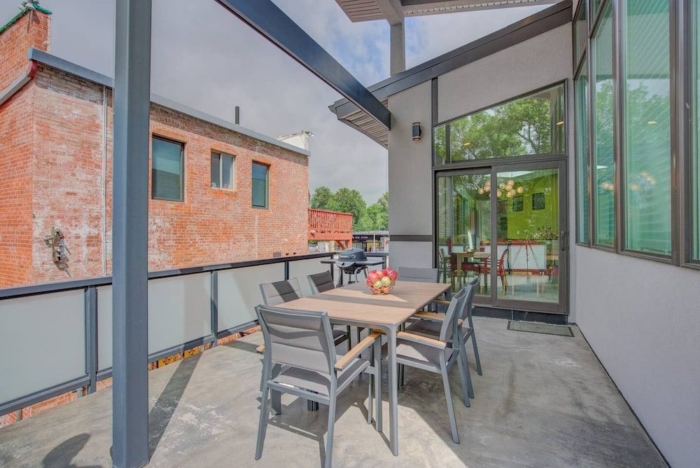 3BR Modern Marveldowntown Customprivate Balcony - photo 42