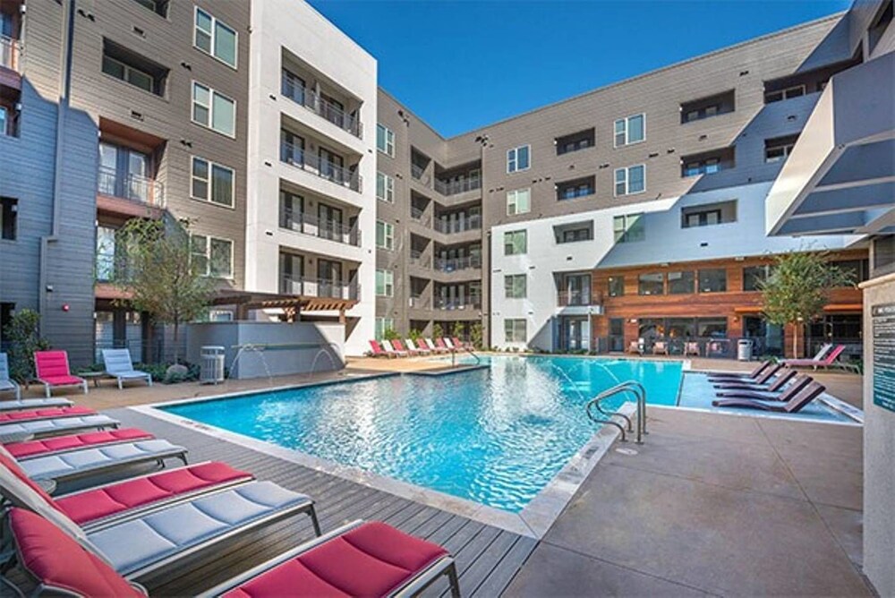 Stay Smart Live Oak St Uptown Downtown - photo 30