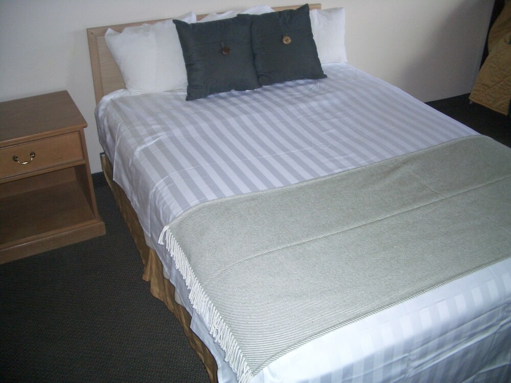 Laramie Valley Inn - photo 7