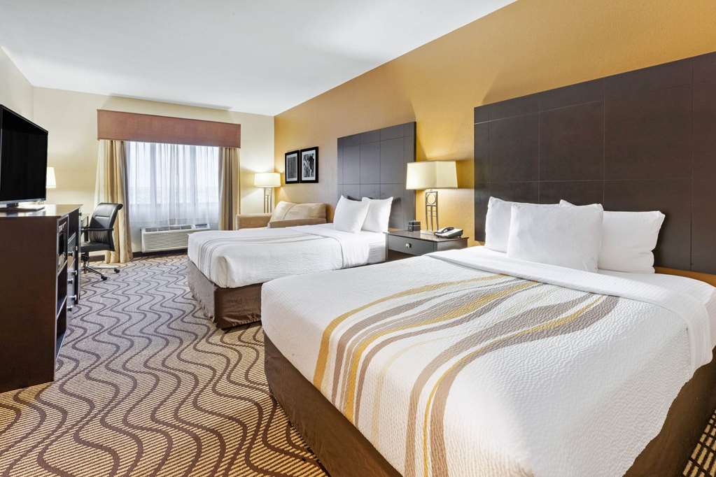 La Quinta Inn & Suites by Wyndham South Bend - photo 23