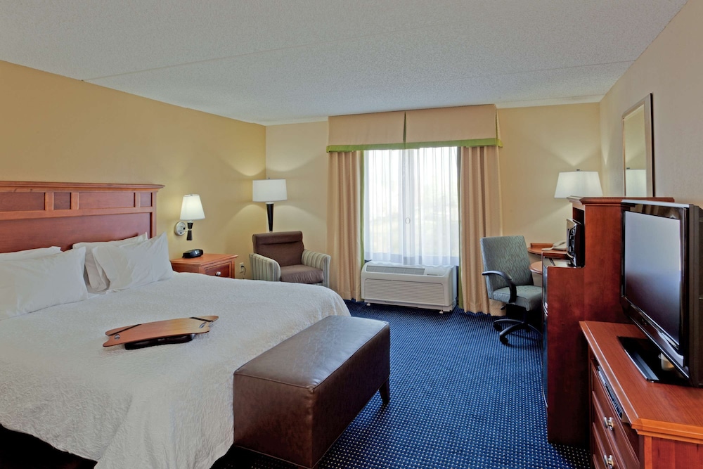 Hampton Inn Warrenton - photo 9