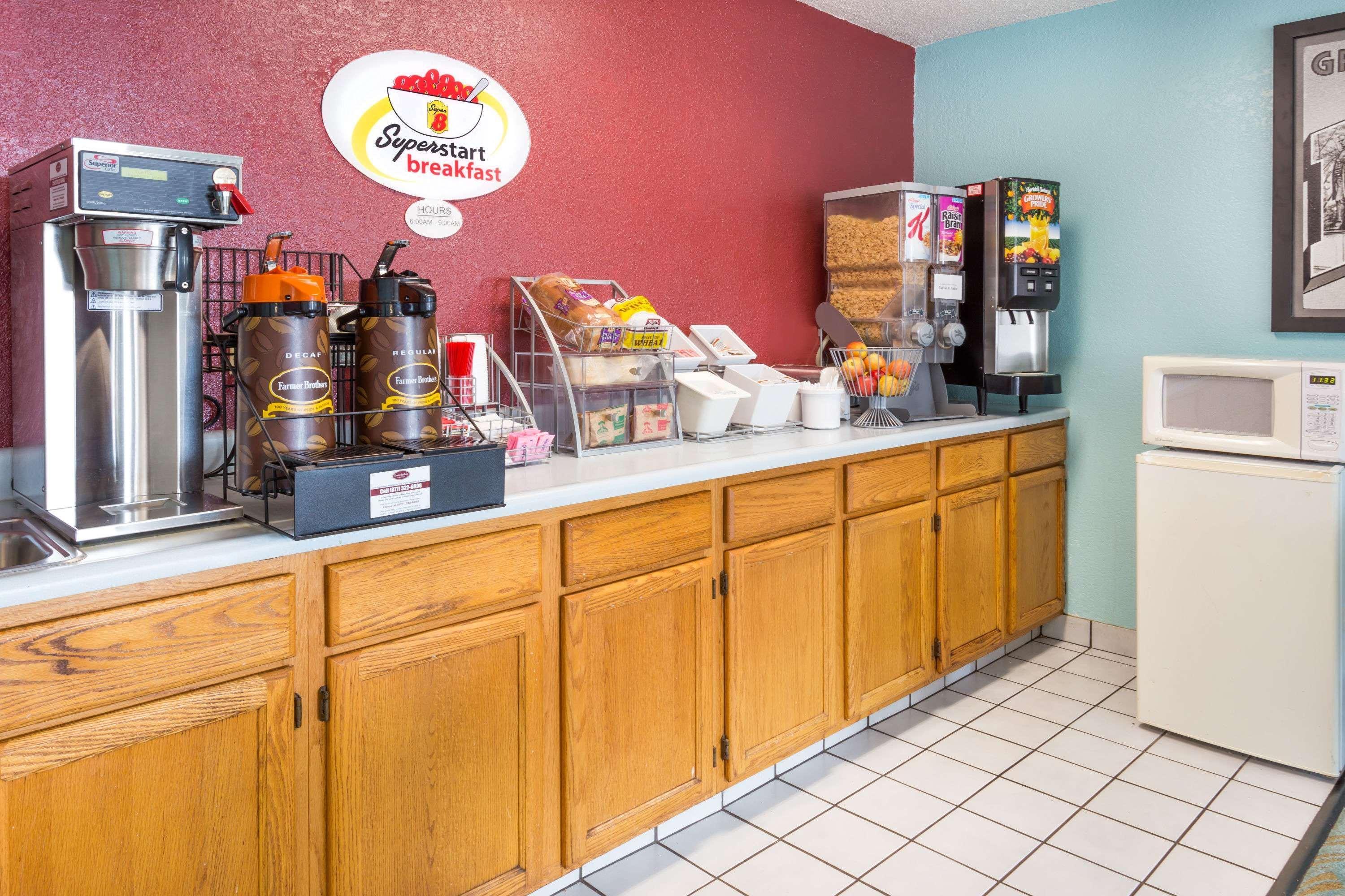 Super 8 by Wyndham Bourbonnais Kankakee Area - photo 15
