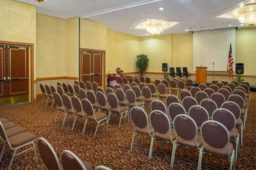 Days Inn & Suites by Wyndham Tallahassee Conf Center I 10 - photo 24
