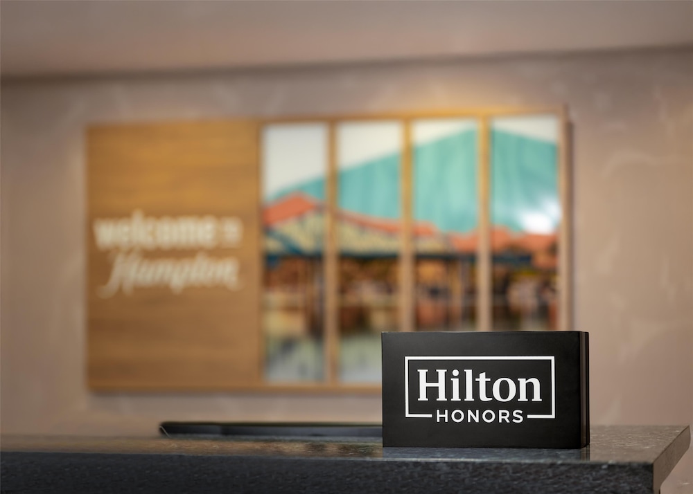 Hampton Inn & Suites La Crosse Downtown - photo 6