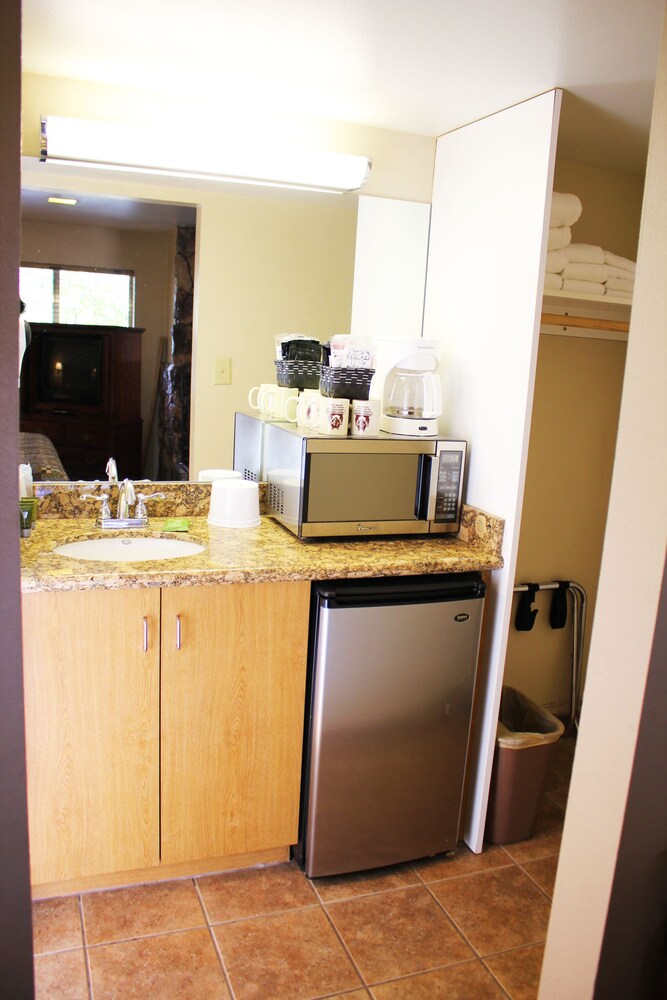Sessions Retreat & Hotel - photo 23