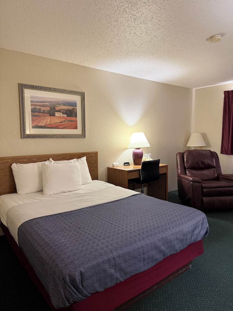 Cassville Four Seasons Inn & Suites — hotel in Cassville