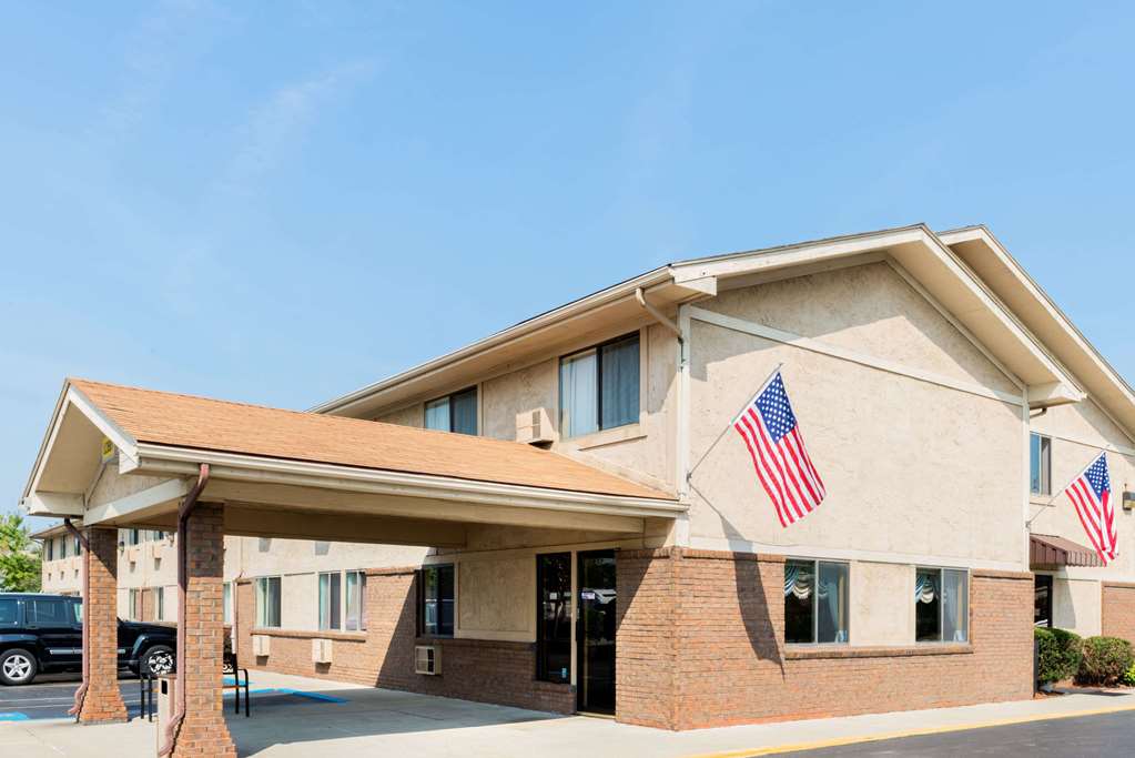 Super 8 by Wyndham Franklin Middletown Area in Franklin, United States