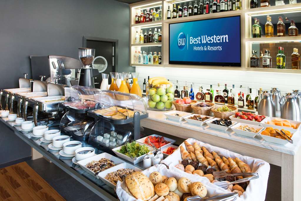 Breakfast at Cafe Tizziani