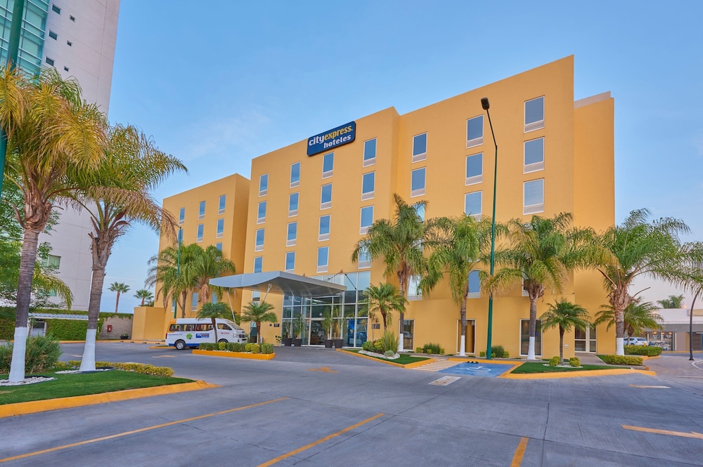 City Express by Marriott Irapuato — hotel in Irapuato