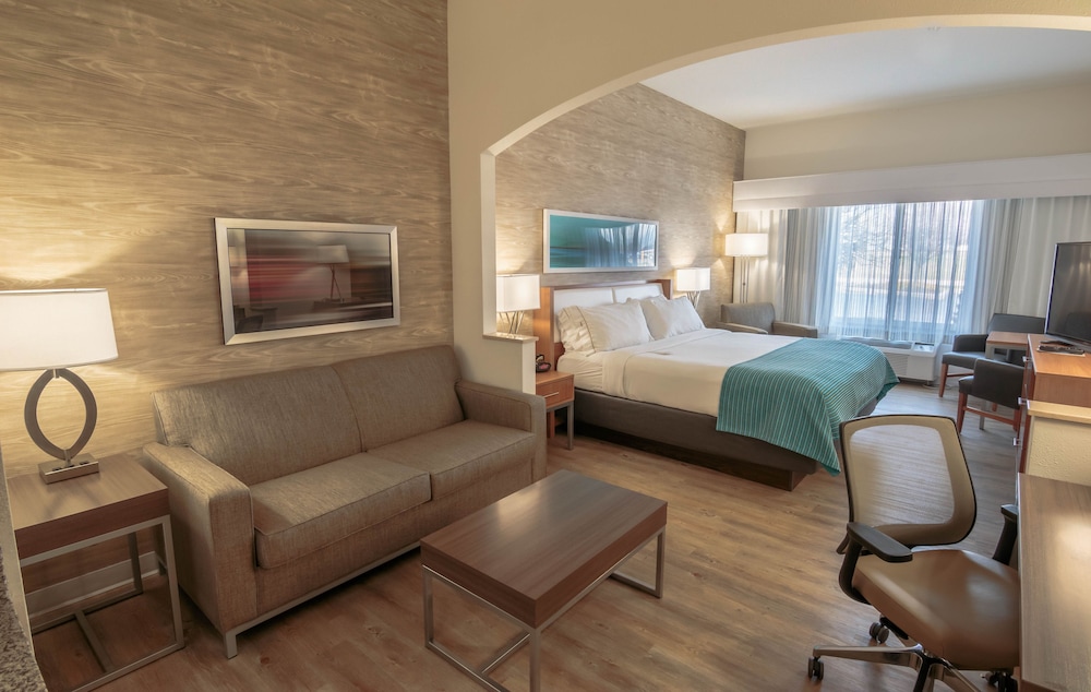 Holiday Inn Express & Suites Farmington by IHG - photo 14