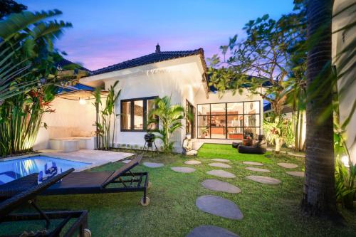Villa Sari Closed Livingroom Near Beach Canggu — 4-Star Luxury Hotel in Canggu, Indonesia