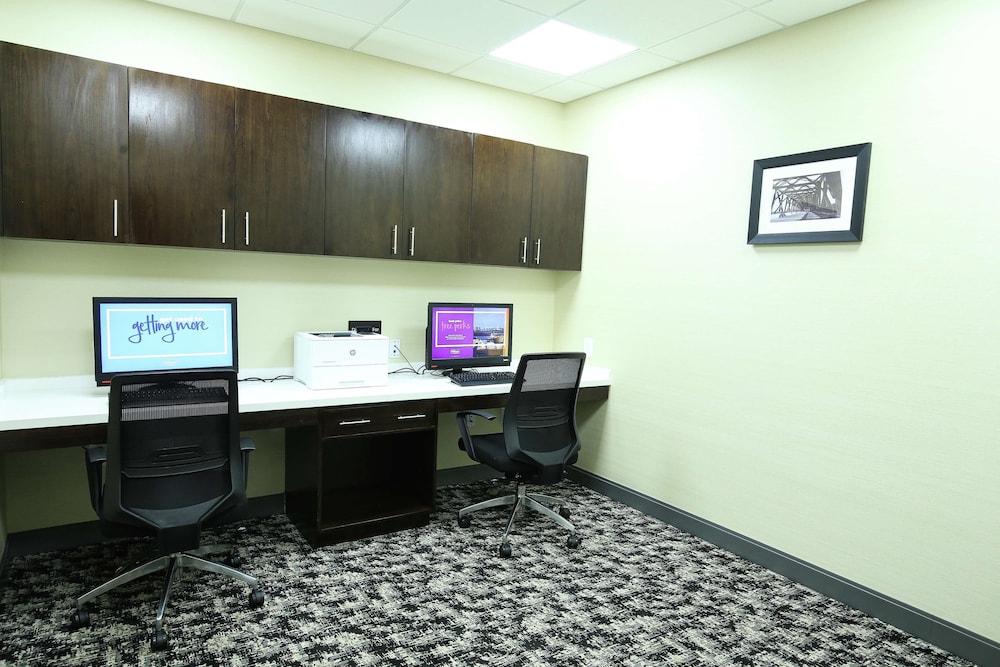 Hampton Inn & Suites Mount Laurel Moorestown - photo 22