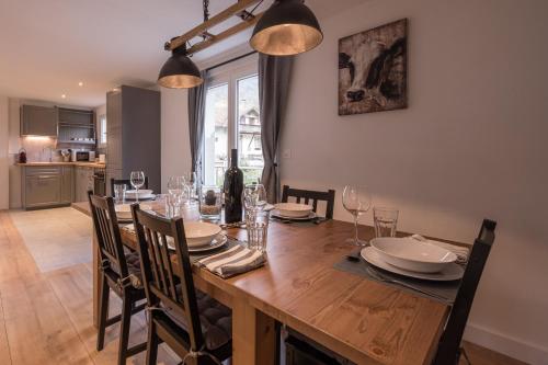 2 Bedroom Mountain View Apartment Interlaken — 4-Star Luxury Hotel in Interlaken, Switzerland