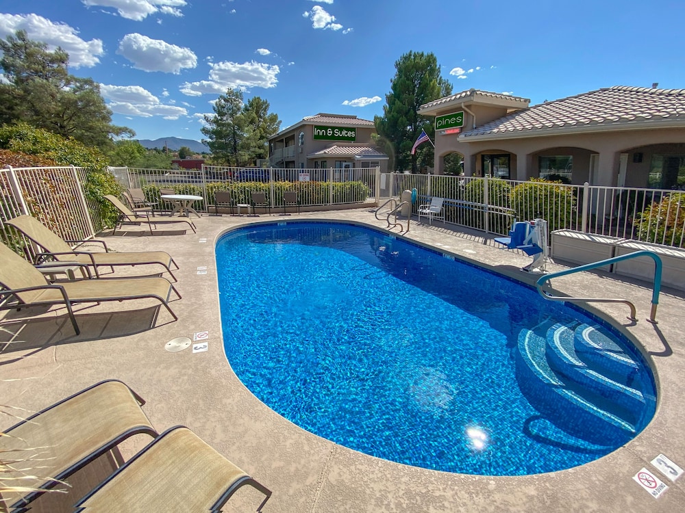 Pines Inn & Suites - photo 27