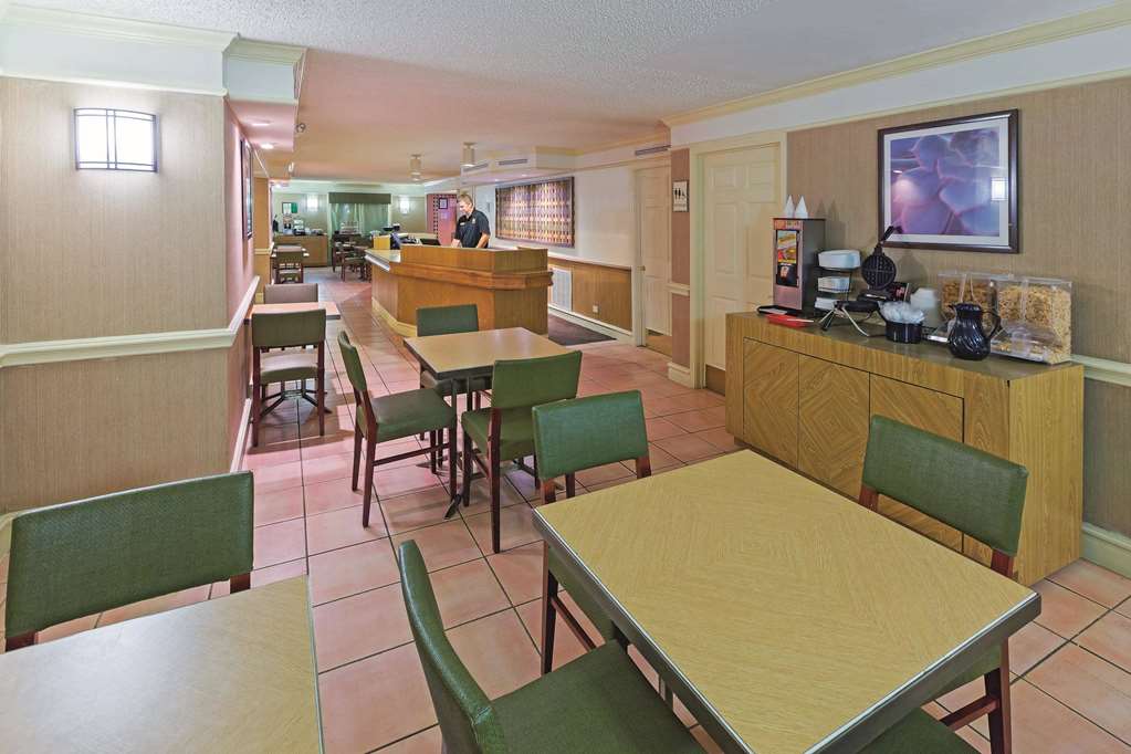 La Quinta Inn by Wyndham San Antonio Lackland - photo 2