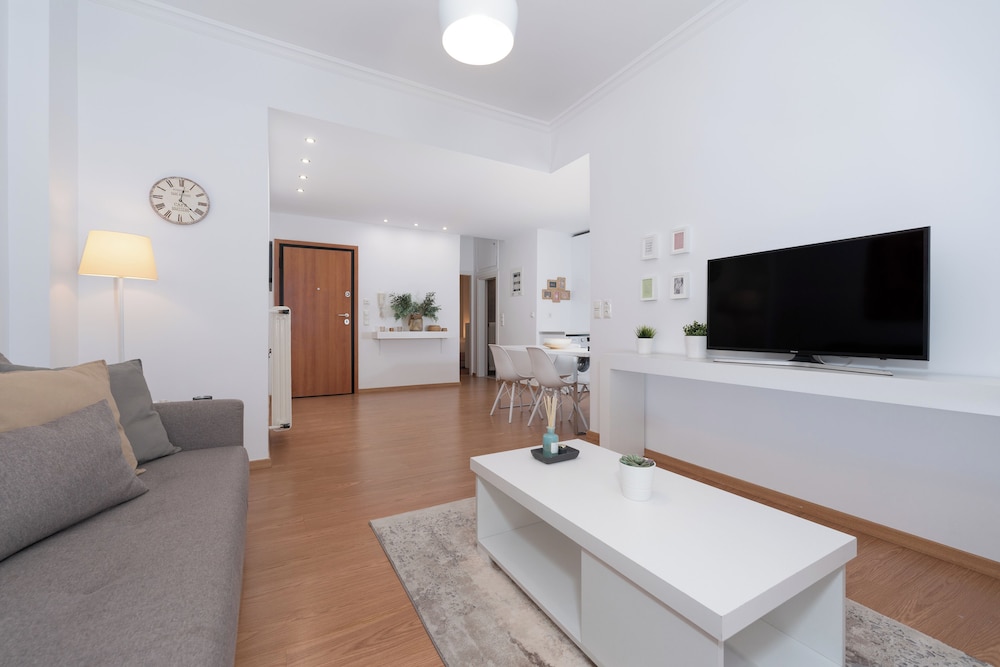Melodies of Athens Apt In Ilisia Neighbourhood — 4-Star Luxury Hotel in Zografos, Greece