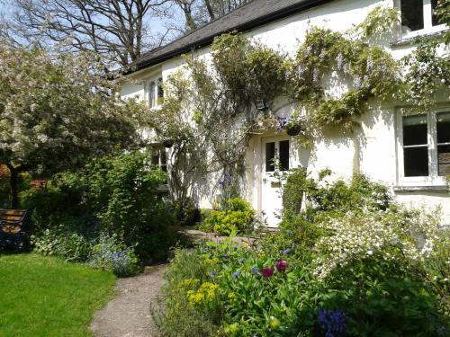 Tracebridge Cottage B&B — 4-Star Luxury Hotel in Taunton, United Kingdom