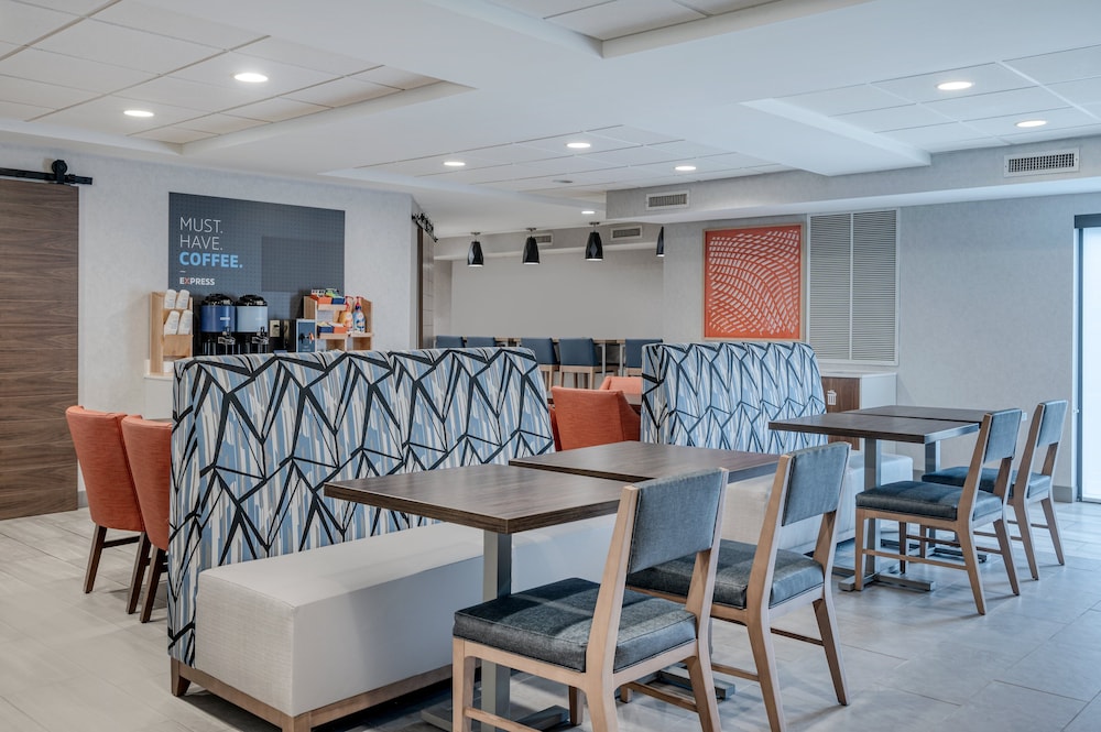 Holiday Inn Express & Suites Wadsworth by IHG - photo 35