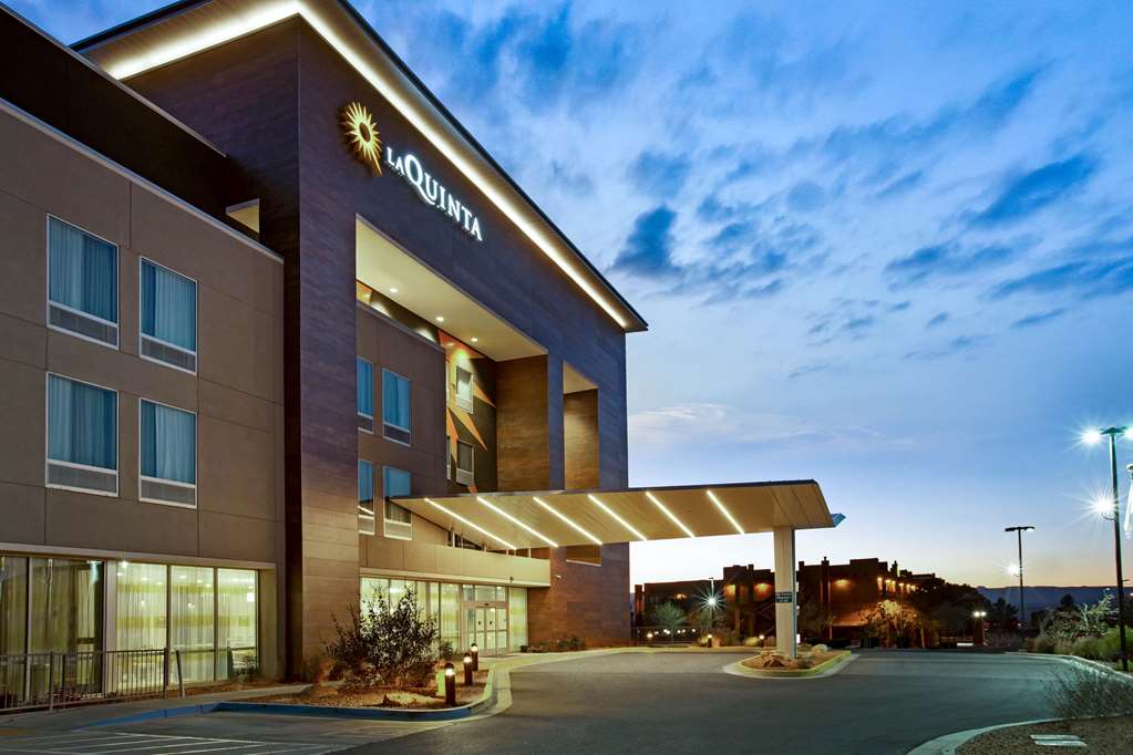 La Quinta Inn & Suites by Wyndham Page at Lake Powell - photo 7
