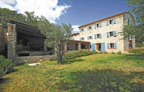 Family friendly house with a swimming pool Smoljanci Central Istria Sredisnja Istra 19598 — 4-Star Luxury Hotel in Svetvincenat, Croatia