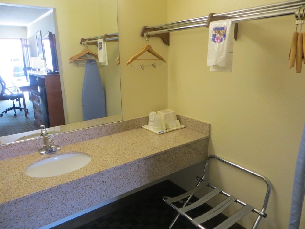Red Coach Inn - photo 19