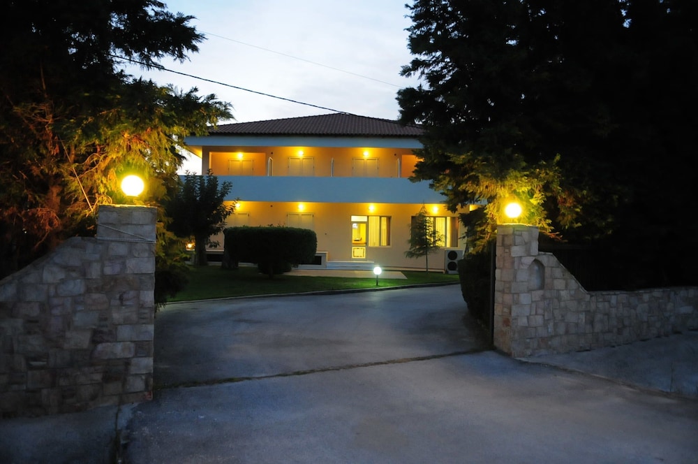 Hotel Pantheon in Markopoulo, Greece