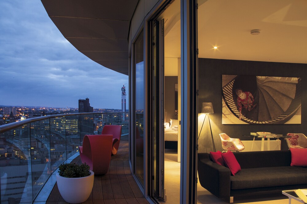Staying Cool at the Rotunda — 4-Star Luxury Hotel in Birmingham, United Kingdom