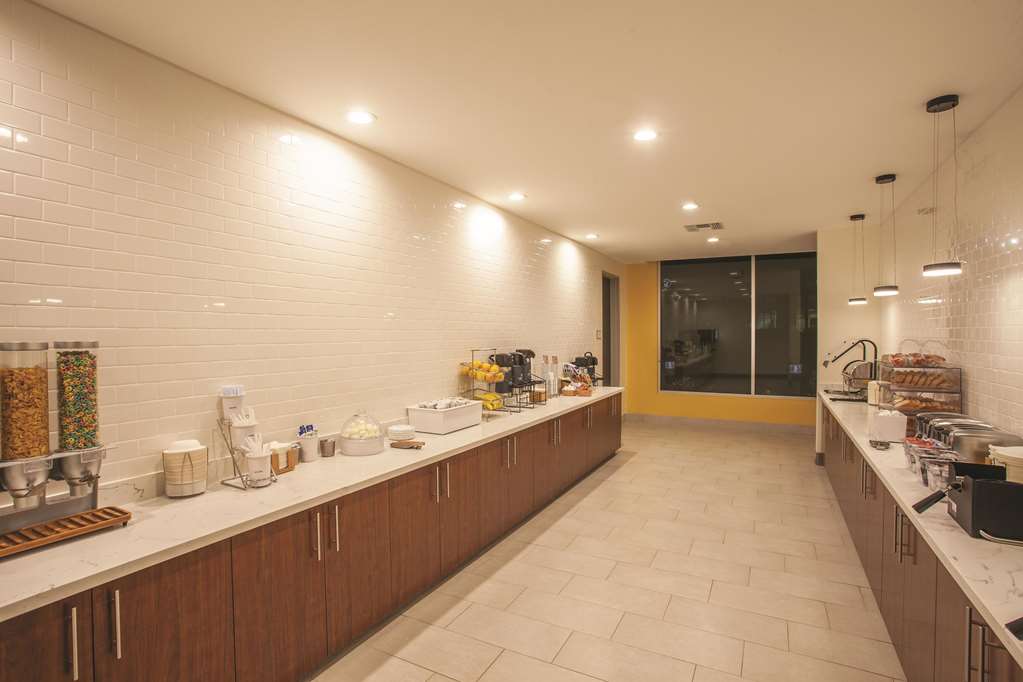 La Quinta Inn & Suites by Wyndham Morgan Hill San Jose South - photo 44