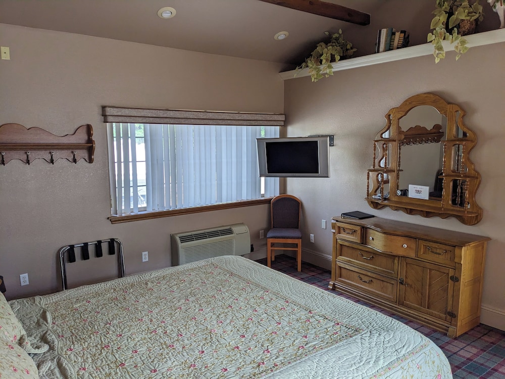 Hi Lo Motel Cafe and RV Park - photo 12