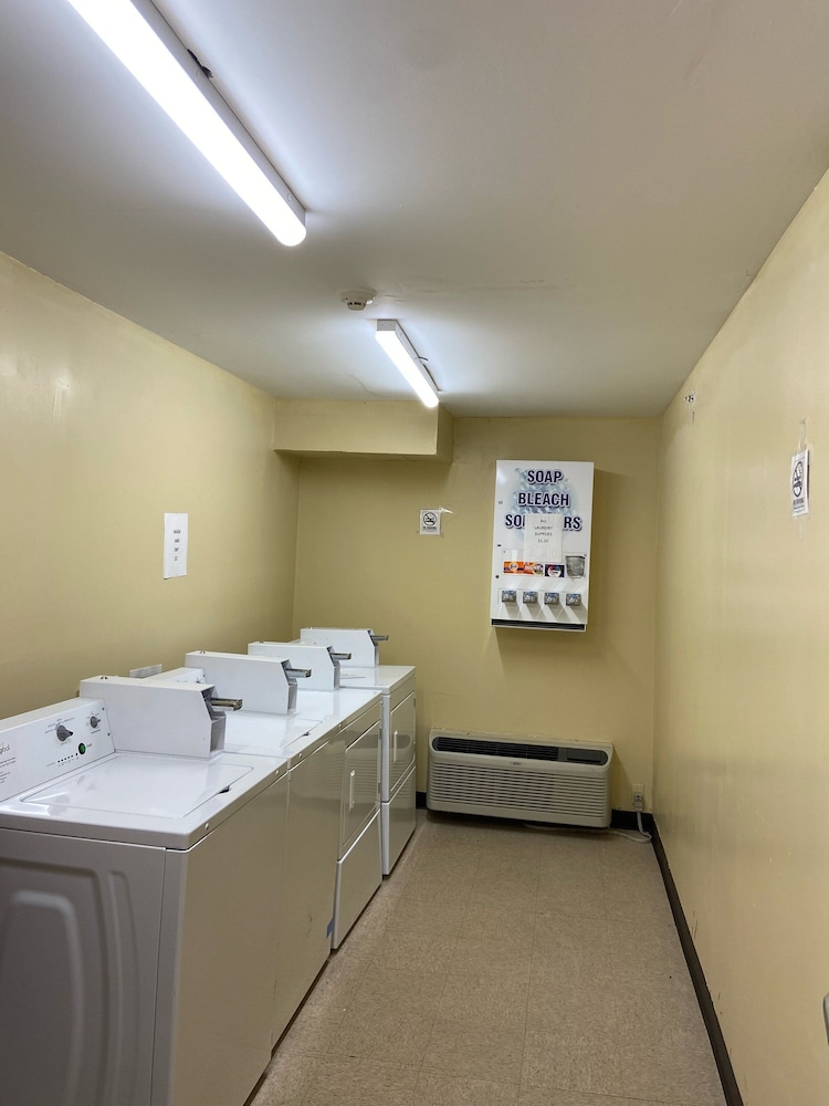 Red Roof Inn & Suites Indianapolis Airport - photo 40